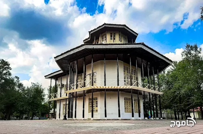 عمارت کلاه فرنگی در باغ محتشم رشت