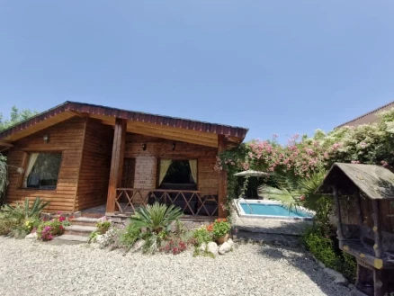 اجاره ویلا چوبی دو خواب استخر جکوزی نارنیا-مازندران، رامسر